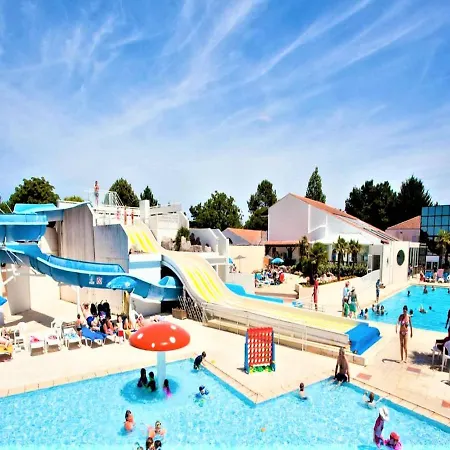 2 Bed - Sleeps 4 - On-site Activities - Near Дом отдыха