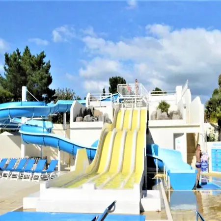 2 Bed - Sleeps 4 - On-site Activities - Near *