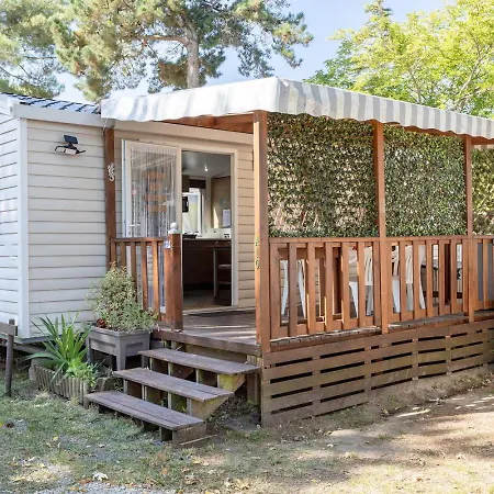 2-Bedroom Mobile Home Sleeps 4 شقة *