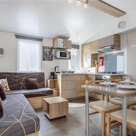 2-Bedroom Mobile Home Sleeps 4 شقة *